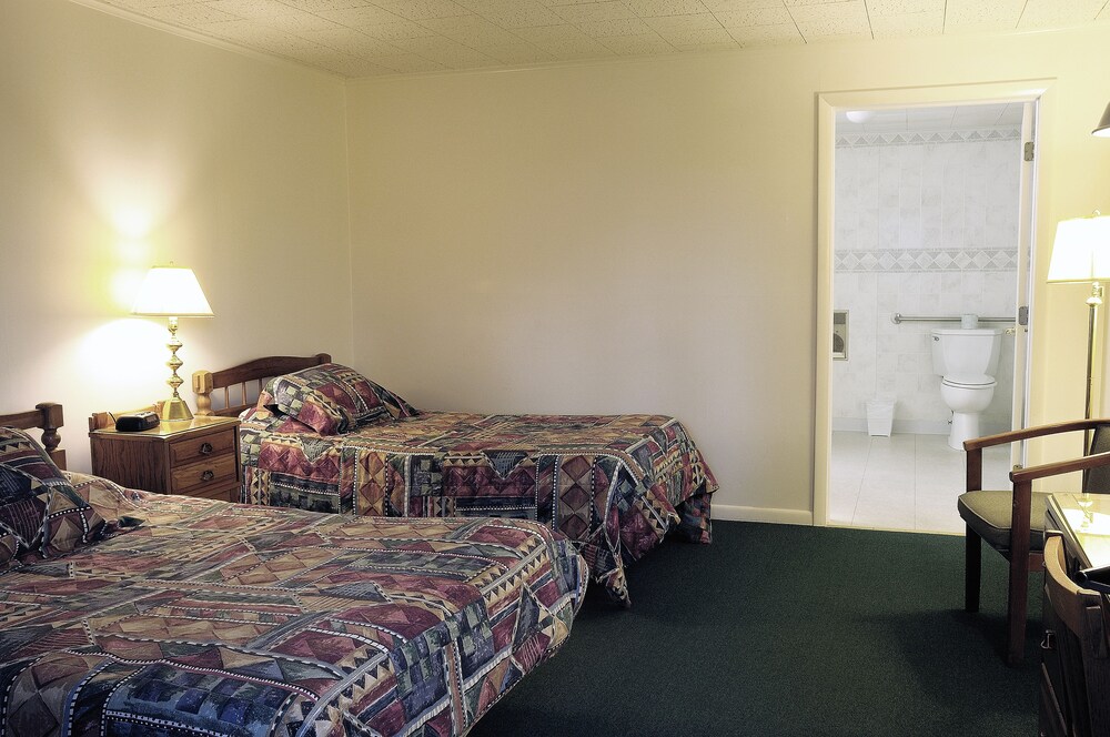 Chieftain Motel - photo 5