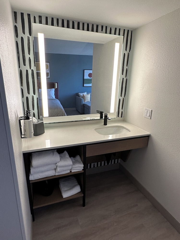 Atwell Suites Austin Airport by IHG - photo 47