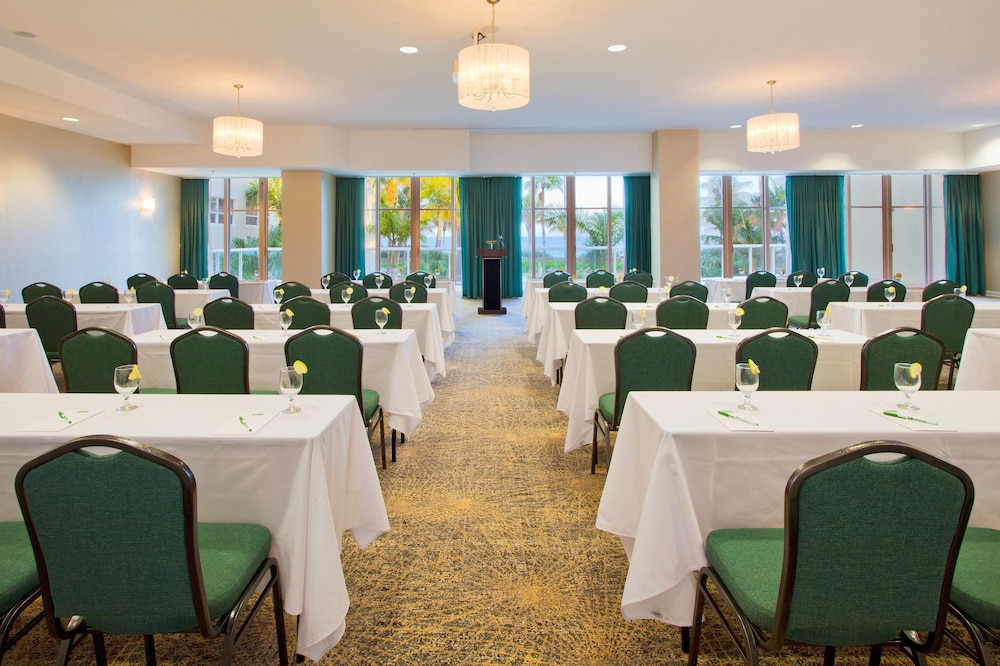 Holiday Inn Miami Beach Oceanfront by IHG - photo 55
