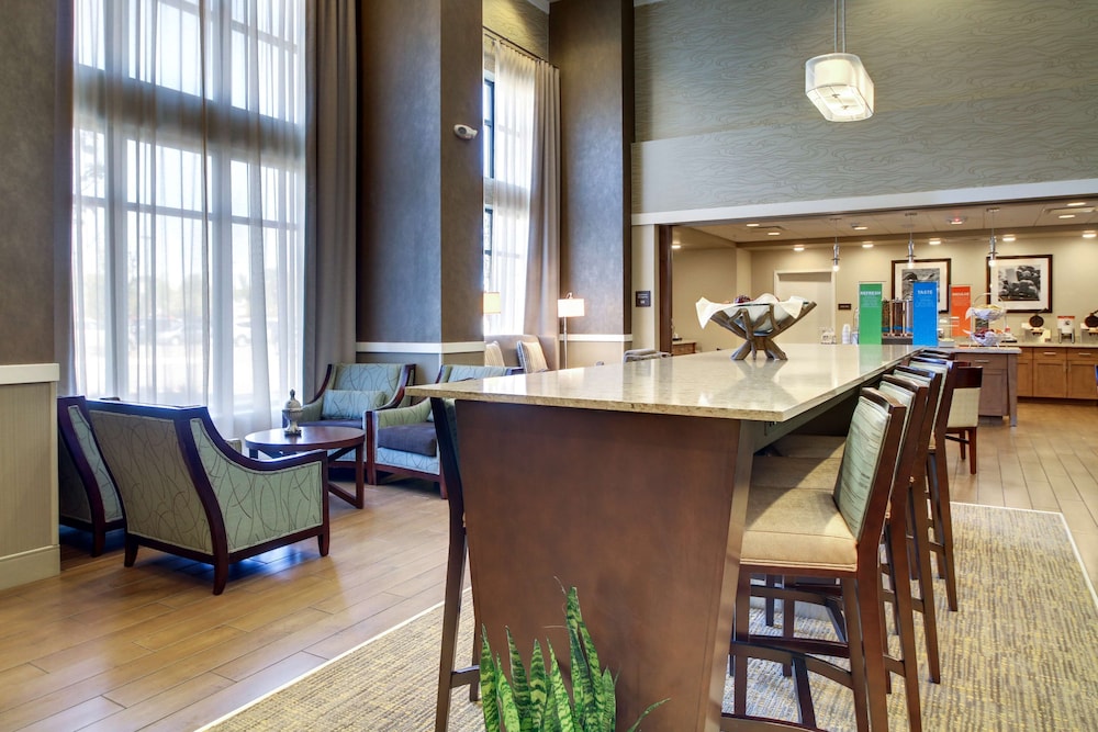 Hampton Inn & Suites Milwaukee West - photo 38
