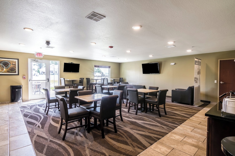 Cobblestone Inn & Suites Barron - photo 37