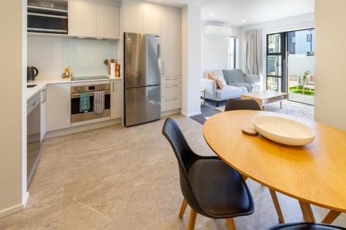 Upscale Townhouse with Parking in Prime Location — 4-Star Luxury Hotel in Christchurch, New Zealand