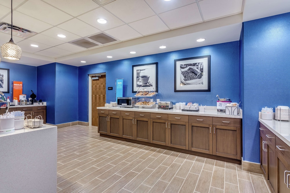 Hampton Inn & Suites Saraland Mobile - photo 26