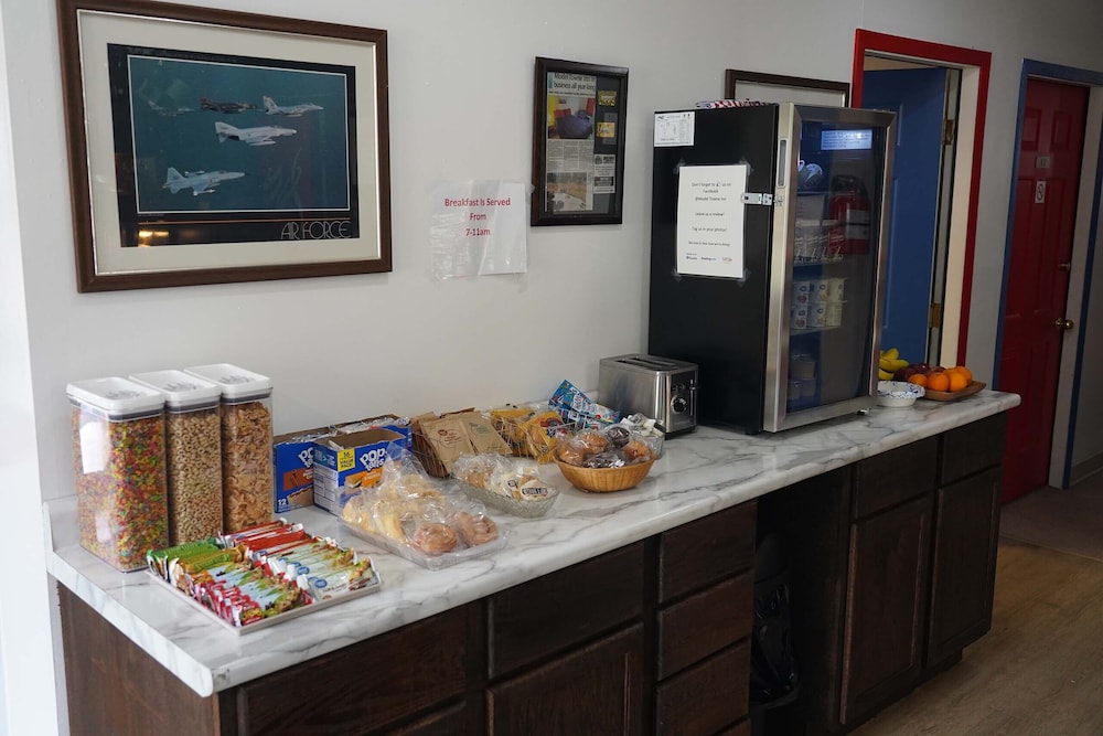 Model Towne Inn - photo 14