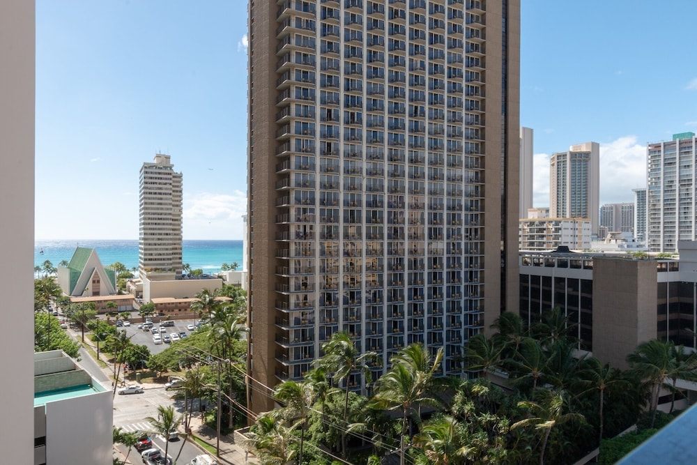 Modern 12th Floor Waikiki Banyan Condo with Partial Ocean Views by Koko Resort Vacation Rentals Honolulu - photo 18