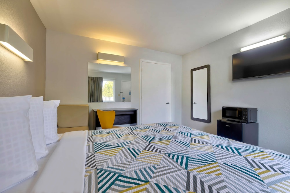 Motel 6 Oshkosh WI - photo 11