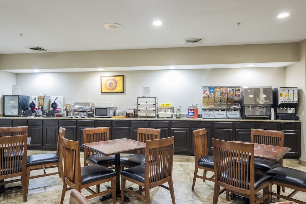 Holiday Inn Express & Suites Chicago Matteson an IHG Hotel - photo 20