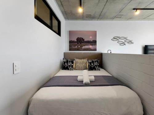 Stylish brand new secure apartment with pool