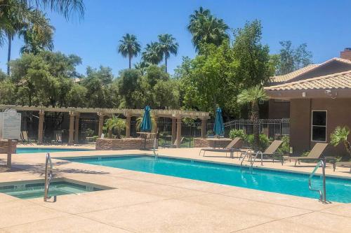 Charming Home Near Six Flags — 4-Star Luxury Hotel in Santa Clarita, United States