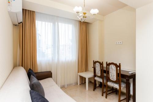 Prime location Apartment with Three Bedroom