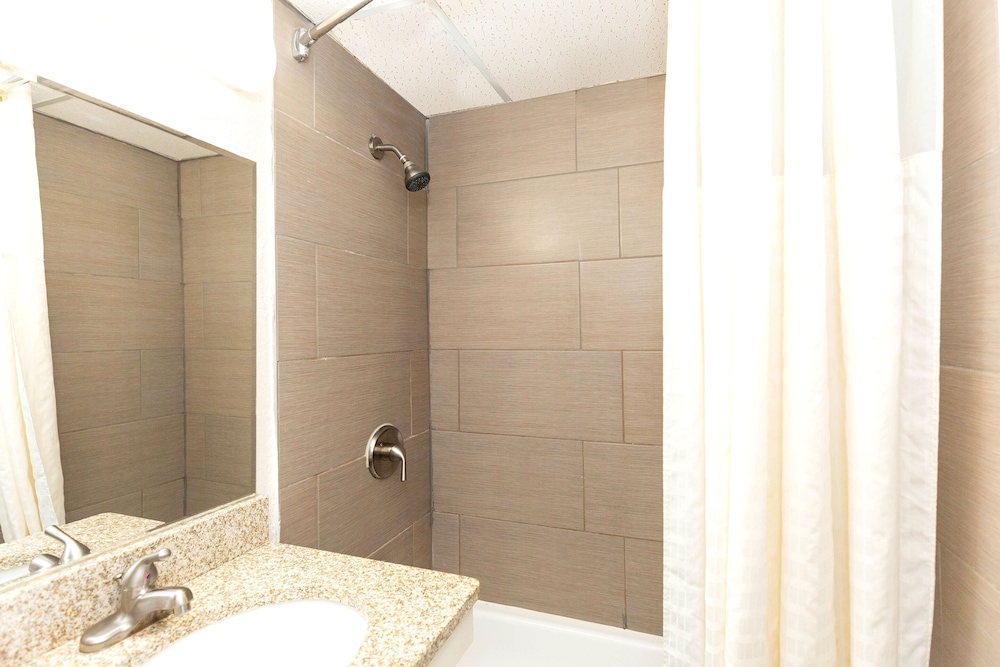 Coratel Inn & Suites by Jasper Mankato - photo 24