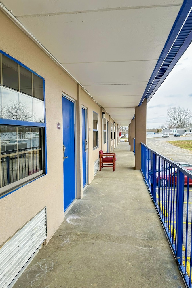 Happy Stay Inn Madisonville I 69 By OYO - photo 2