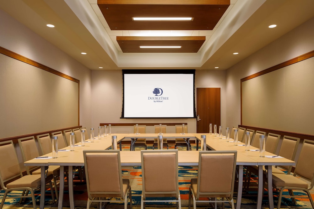 DoubleTree by Hilton Pittsburgh Cranberry - photo 106