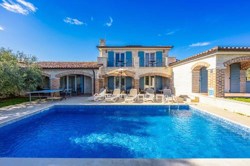 Villa Bosco in Medulin with sea view and private pool only 300 meters from the beach — 4-Star Luxury Hotel in Medulin, Croatia