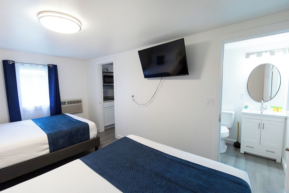 Anchor Bay Inn and Suites - photo 9