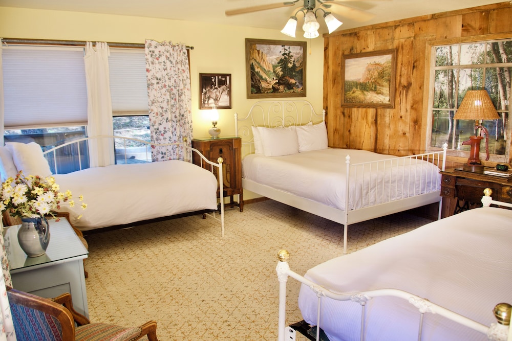Yosemite Bug Rustic Mountain Resort - photo 34
