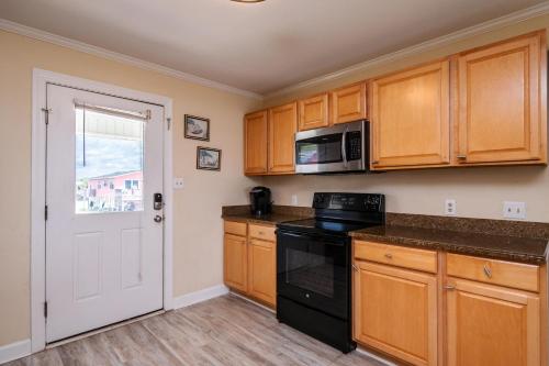 Absolute Beach by Oak Island Accommodations - photo 49