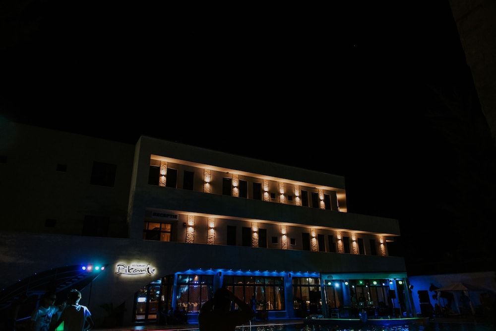 Pik Elegance — 4-Star Luxury Hotel in Bucov, Romania