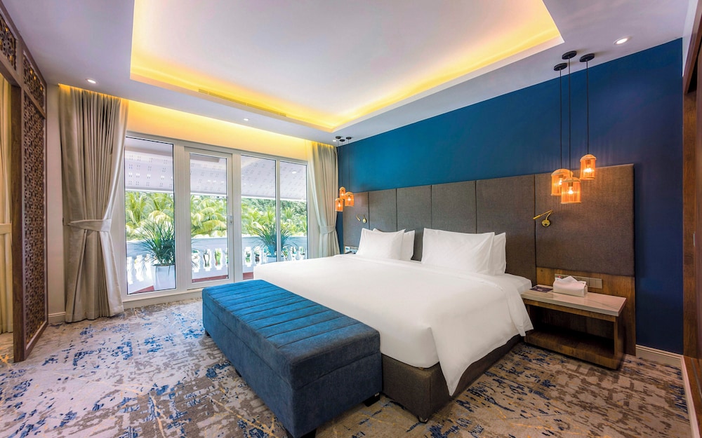 Queenco Entertainment Resort — 5-Star Luxury Hotel in Sihanoukville, Cambodia