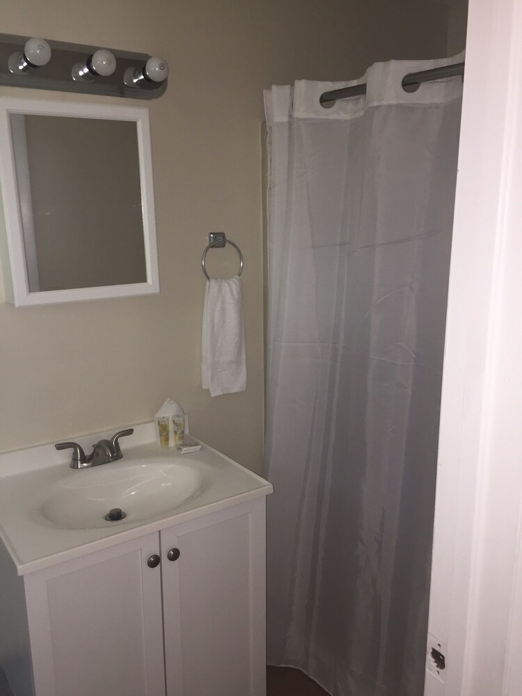 Shore Road Inn - photo 14