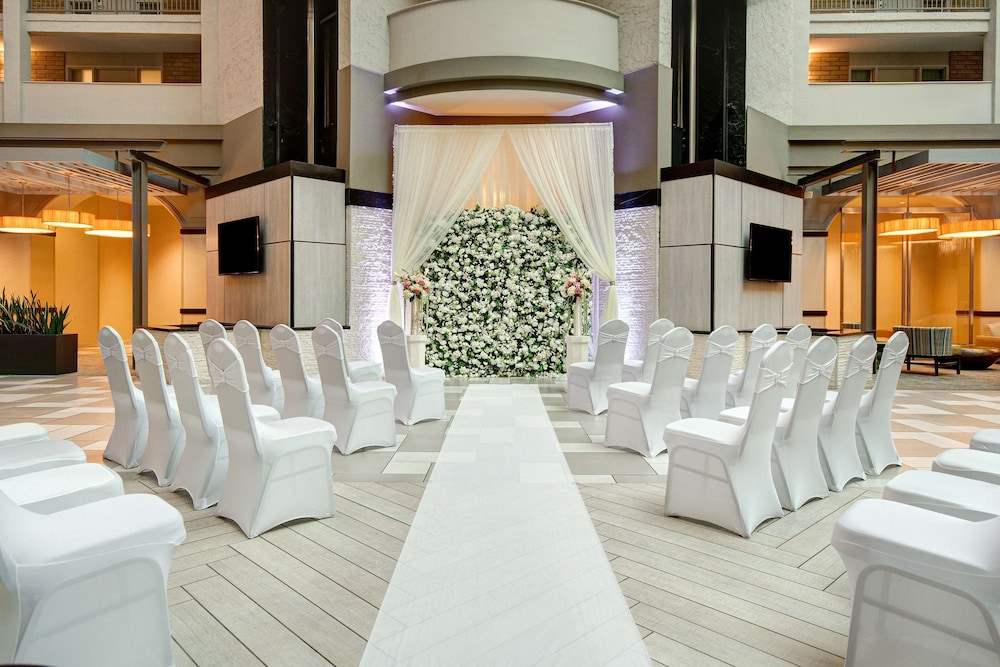 Embassy Suites by Hilton Jacksonville Baymeadows - photo 4