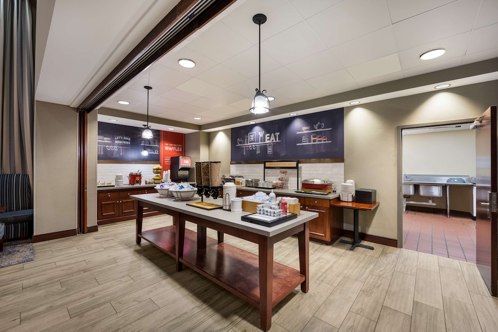 Hampton Inn & Suites Fredericksburg at Celebrate Virginia - photo 65