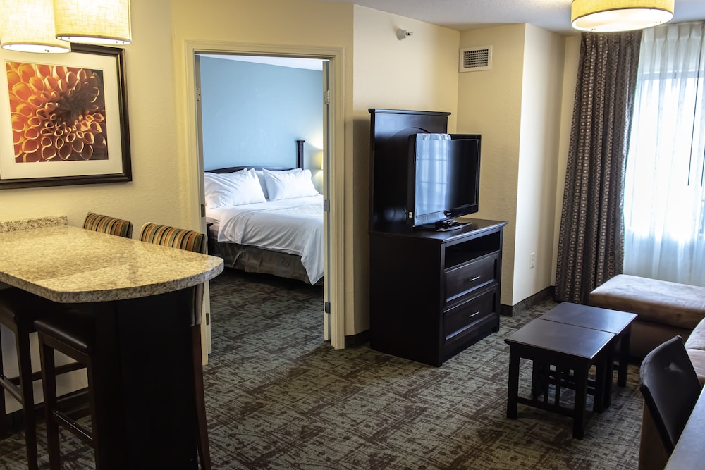 Staybridge Suites Minot by IHG - photo 11