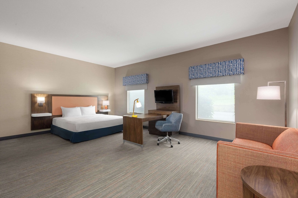 Hampton Inn & Suites Harrisburg North - photo 20