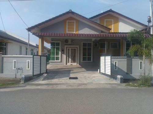 Homestay Fully Aircond Free Wifi Near MITC UTEM — 4-Star Luxury Hotel in Malacca, Malaysia