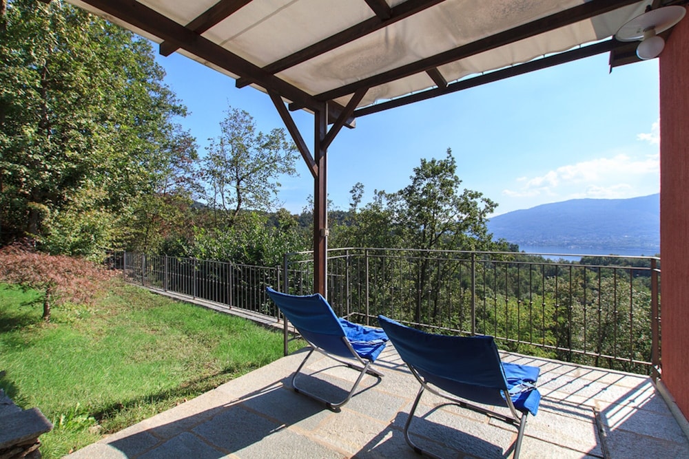Hillside Retreat With Views on Lake Maggiore — hotel in San Bernardino Verbano