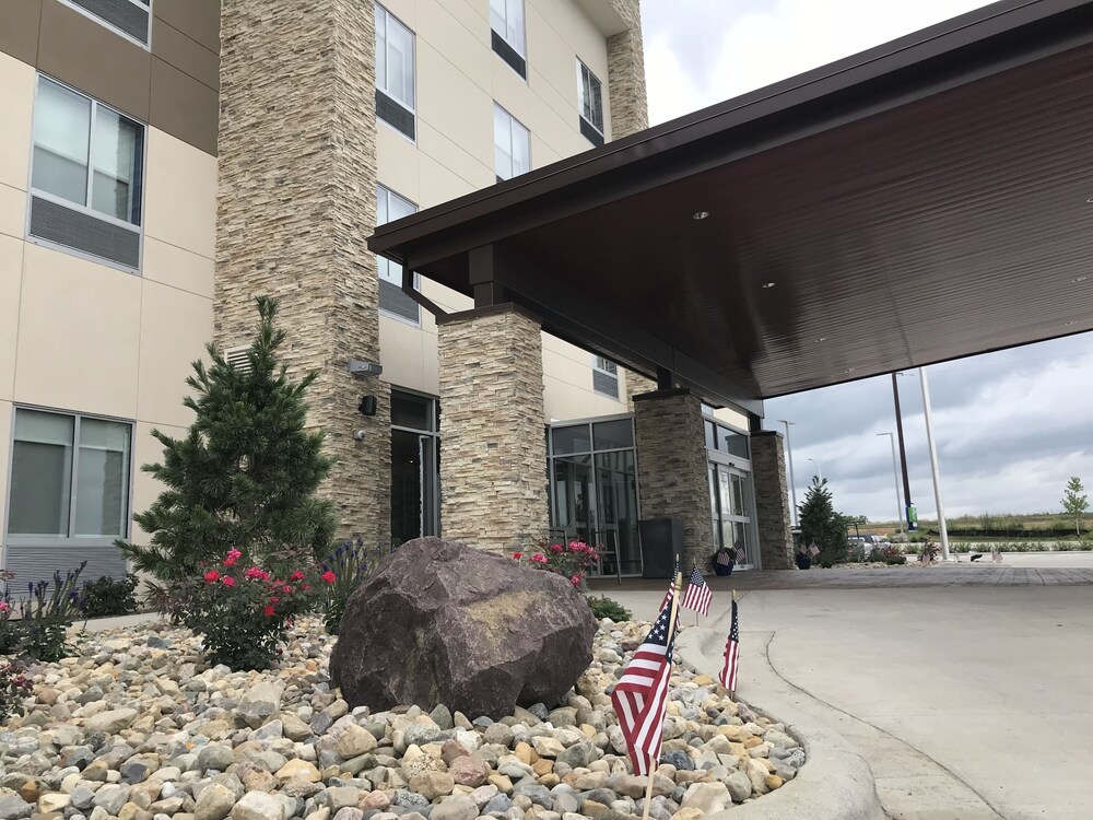 Holiday Inn Express & Suites Hannibal Medical Center by IHG - photo 33