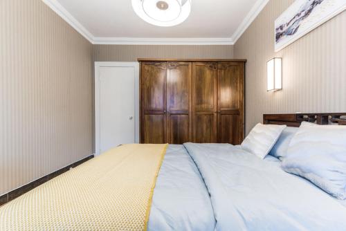 Chengdu Qingyang chunxi Road Locals Apartment 00172460 — 4-Star Luxury Hotel in Chengdu, People's Republic of China