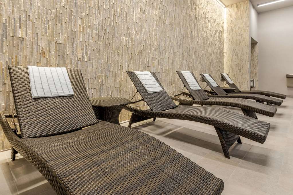 Cambria Hotel Milwaukee Downtown - photo 36