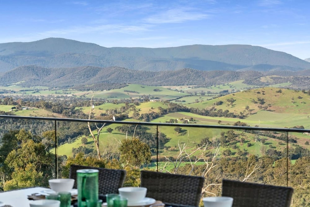 Skyline Views Yarra Valley s Elevated Escape in Yarra Glen, Australia