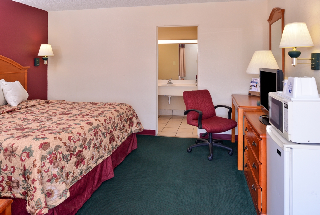 Americas Best Value Inn Lubbock East - photo 18