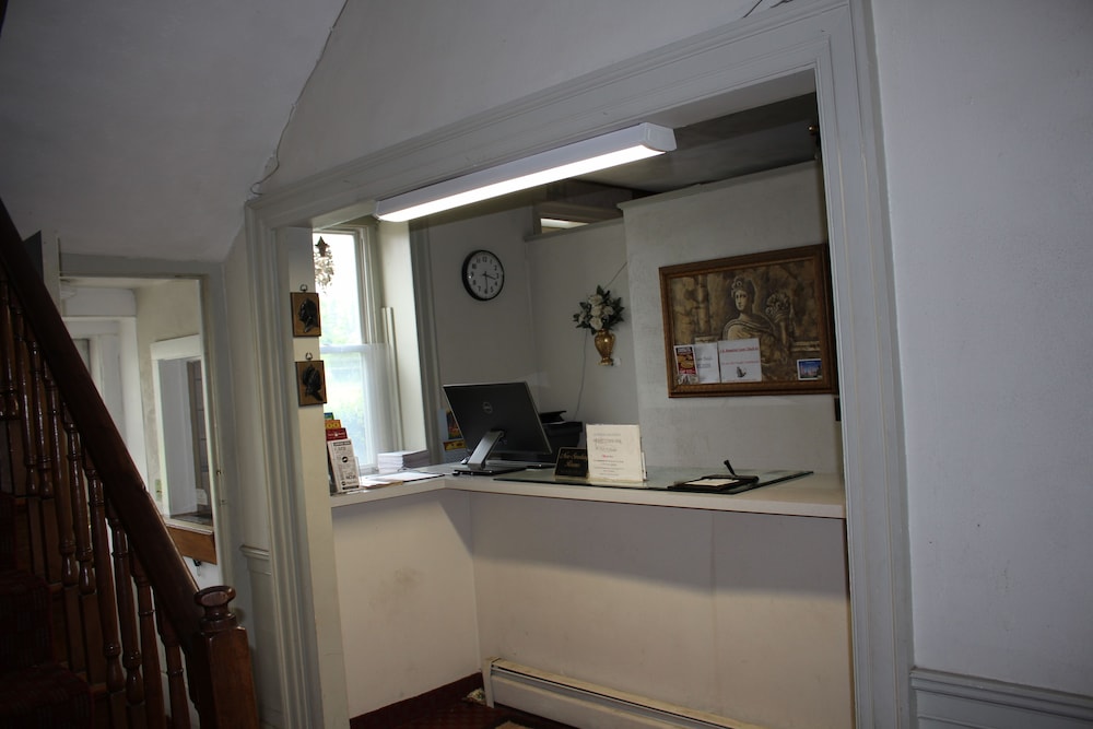 Hometown Inn Virginia - photo 2
