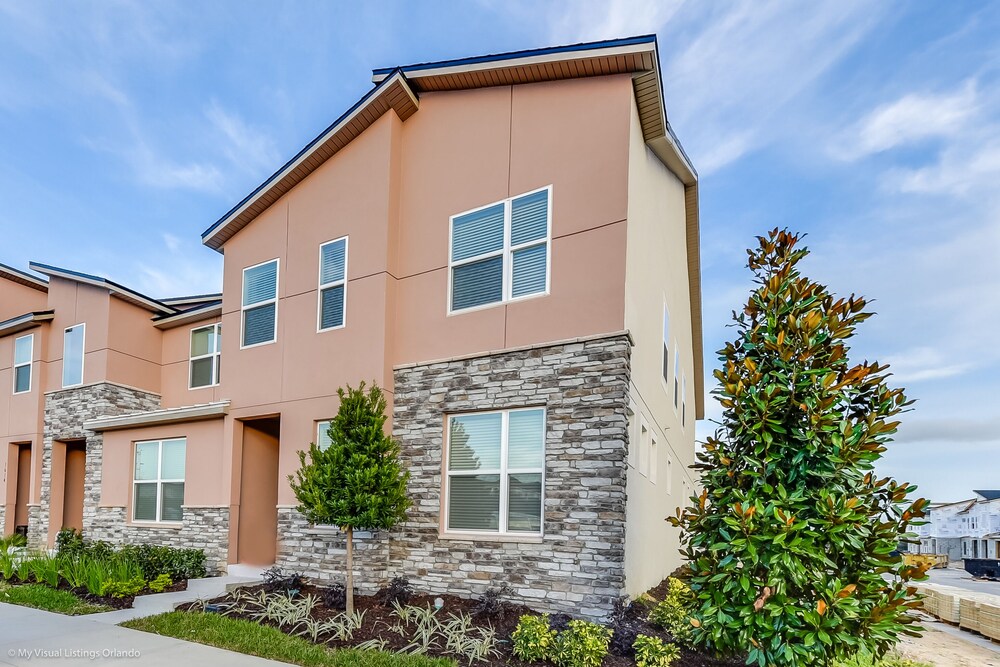 Resort Community Town Home with Pool — 4-Star Luxury Hotel in Kissimmee, United States
