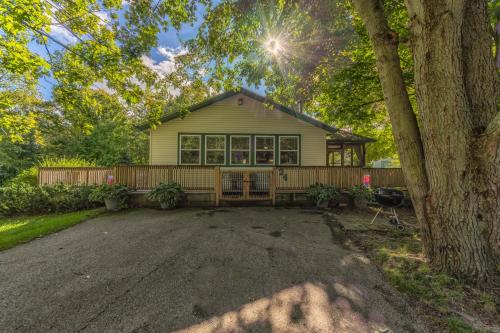 Goshorn Lake #24 Community pool and lake access in Holland, United States