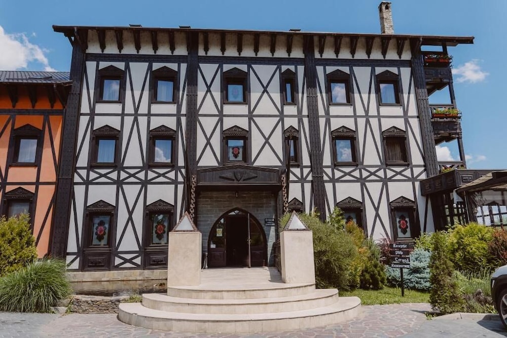 Podu’ cu Lanturi in Bacau, Romania