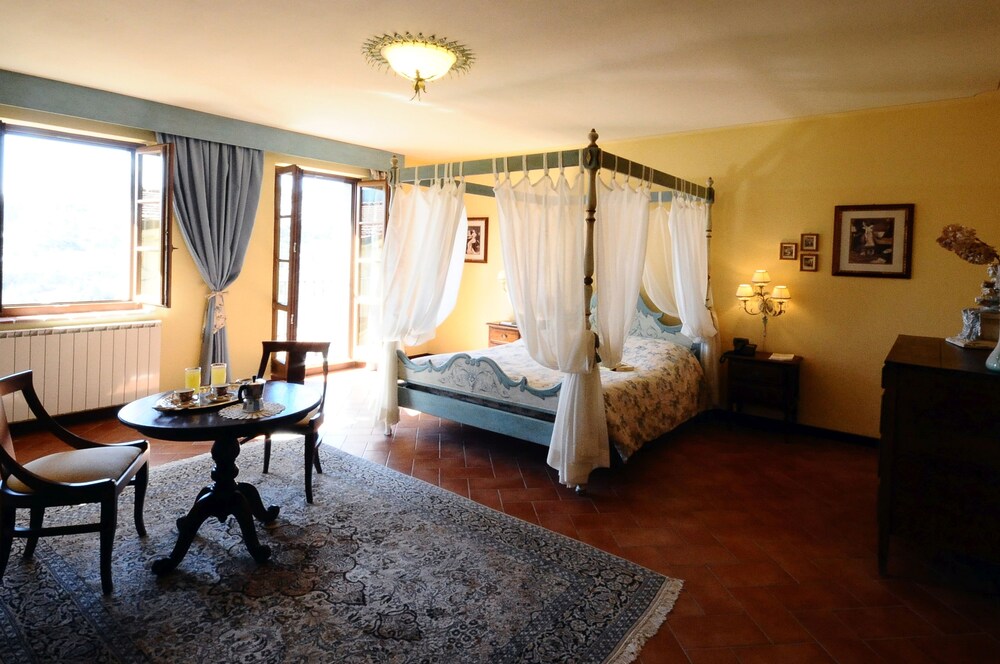 Borgo I Tre Baroni — 4-Star Luxury Hotel in Poppi, Italy