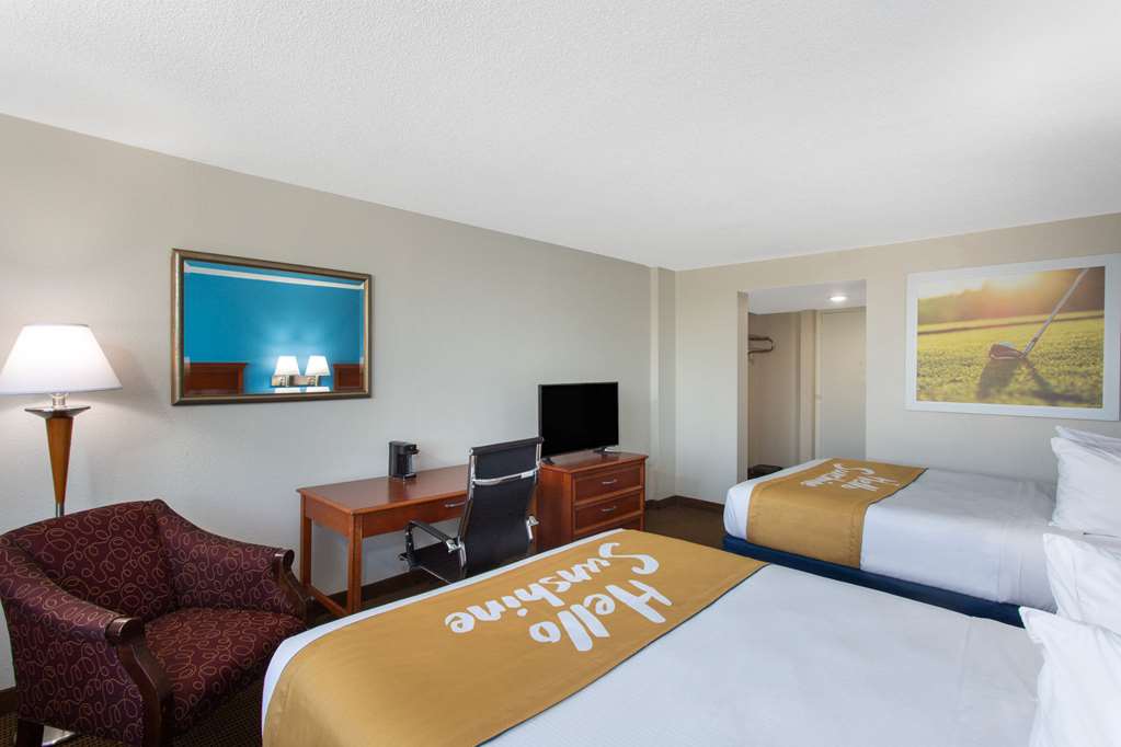 Days Inn & Suites by Wyndham Tallahassee Conf Center I 10 - photo 15