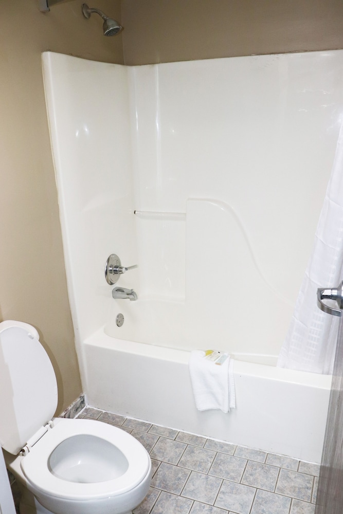 Super 8 by Wyndham Clarksville East - photo 19