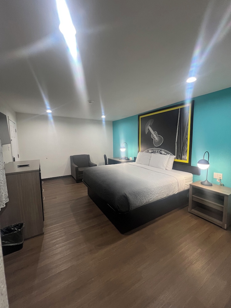 Super 8 by Wyndham Wichita Falls - photo 17