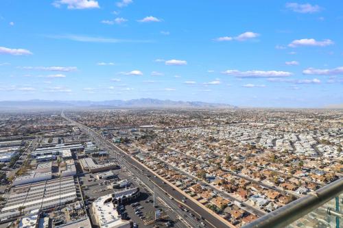Vegas Palms HIGH 52nd fl. 1BDR corner penthouse 1220sqft — 4-Star Luxury Hotel in Las Vegas, United States