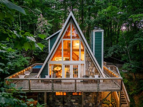 Big Mountain View Downtown Gatlinburg Chalet Village Hot Tub Fan Favorite AFrame Dreams Magazine Featured Stunning Interiors Little Green Cabin — 4-Star Luxury Hotel in Gatlinburg, United States