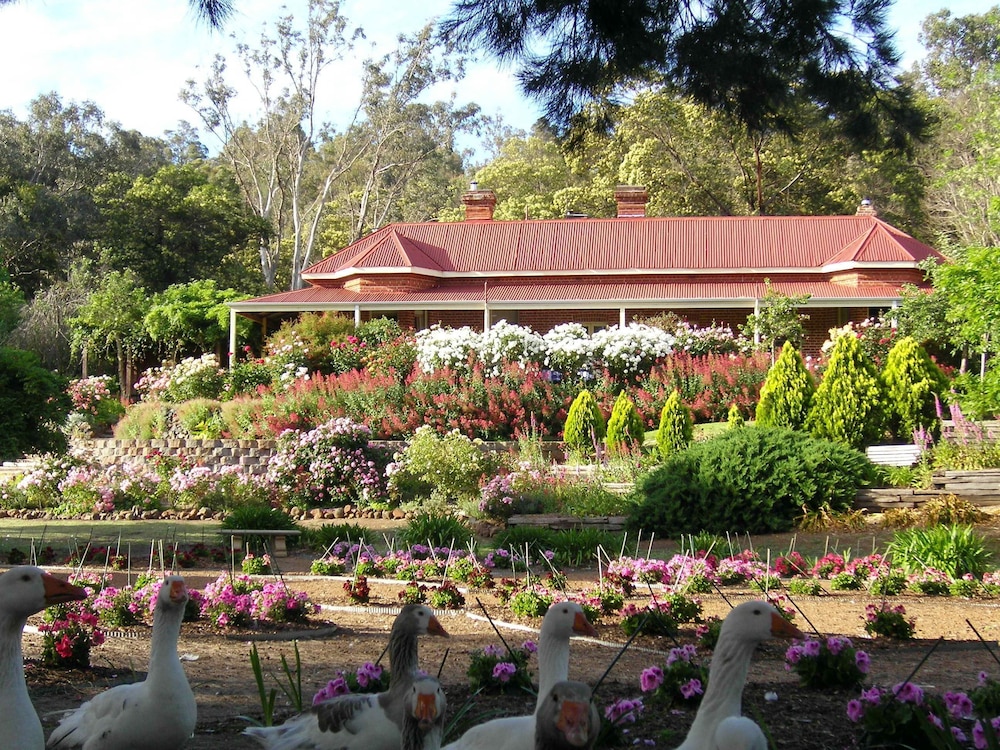 Ford House Retreat — 4-Star Luxury Hotel in Bridgetown, Australia