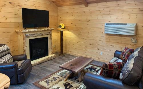 Briarwood Cabin by Amish Country Lodging — 4-Star Luxury Hotel in Berlin, United States