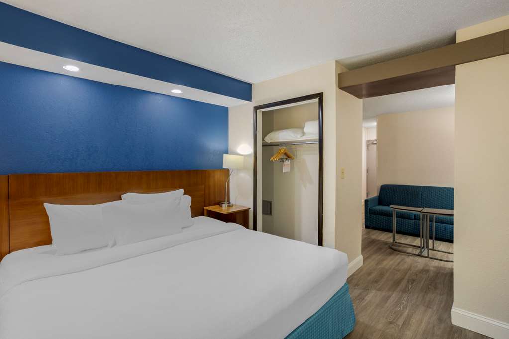Comfort Inn & Suites Mt. Laurel Philadelphia - photo 28