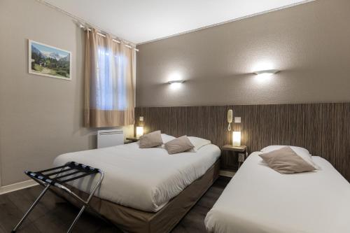 H tel Caf les Fleurs - carbon neutral hotel in Argeles-Gazost