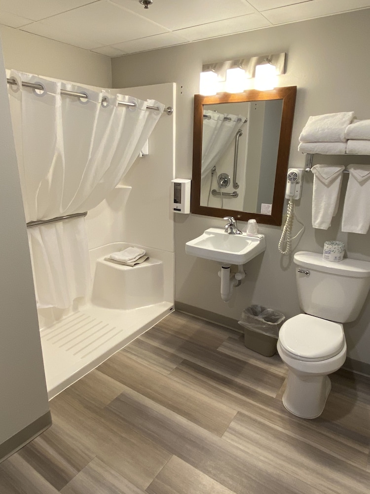 The Center Inn - photo 13